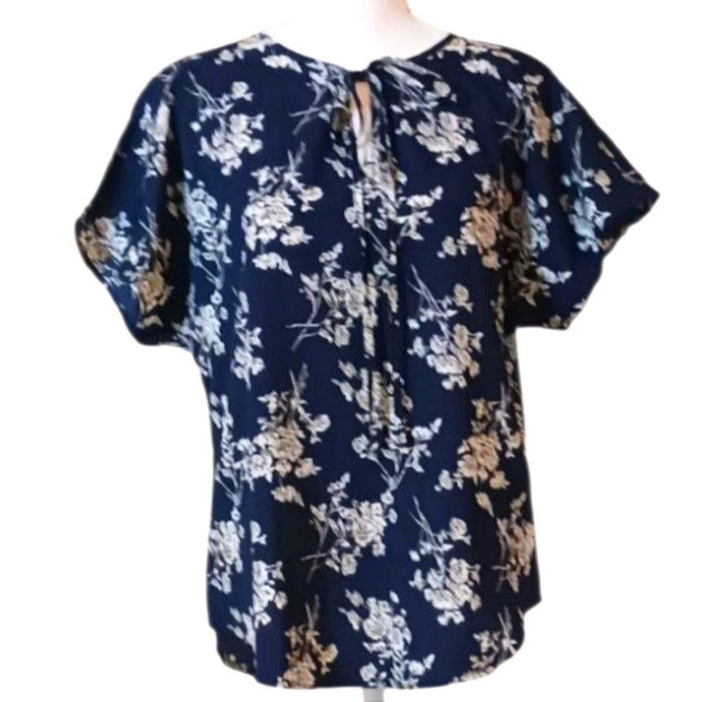 Shein Relaxed Fit Tunic Top Blue Floral Tie Neckline and Short Sleeves M
